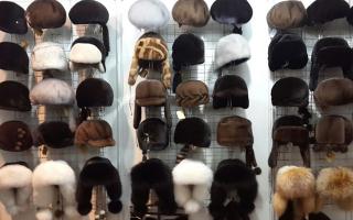 Как правильно стирать вязаные и меховые шапки — способы и рекомендации